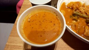 （ららぽーと豊洲　グルメ　ランチ　スープ）　「スープストックトーキョー」のカレー（7種の野菜のラタトゥイユカレー）とスープ（オマール海老のビスク）のセット